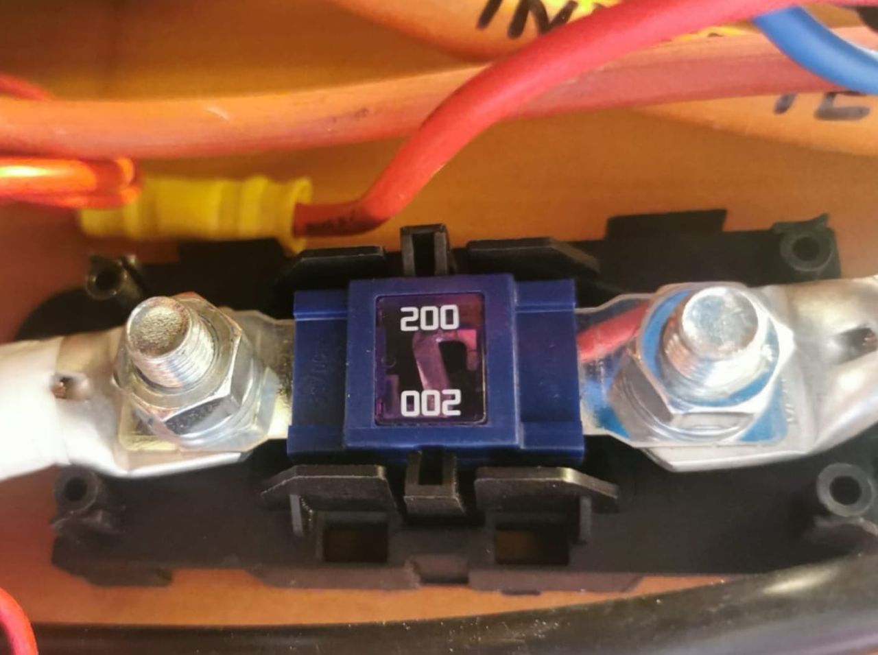 Batteria servizi camper: le 4 tipologie di batterie da conoscere | 1 | Mollo tutto e vado a vivere in camper Batteria servizi per camper